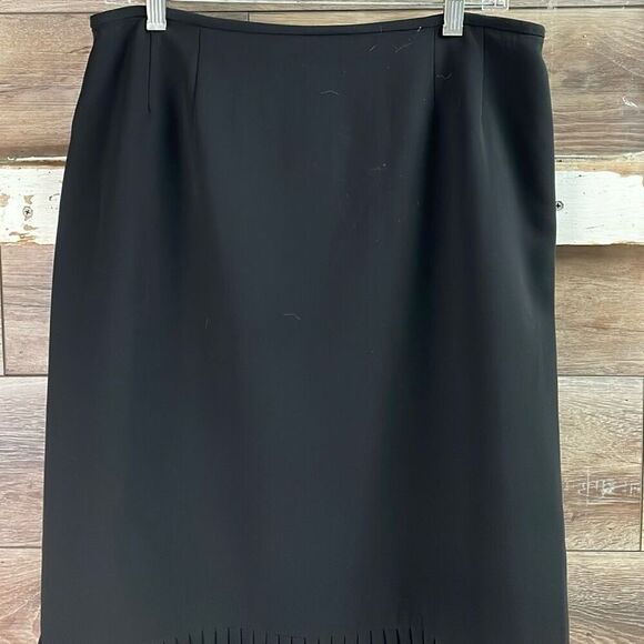 LE SUIT Women Slippery Polyester Pencil Skirt Pleated Bottom Black Size 14 - Picture 3 of 8